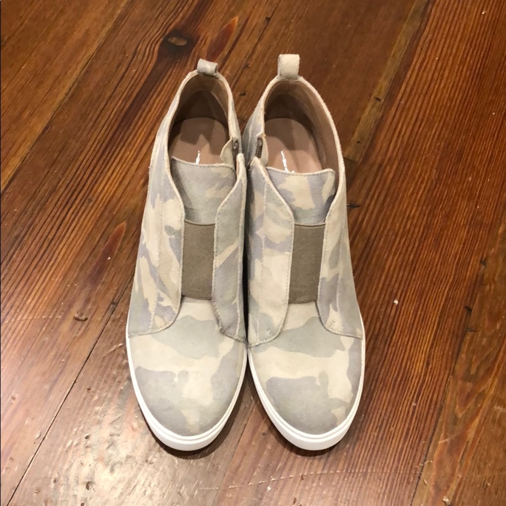 Linea Paulo Camo Wedge Booties - 6.5